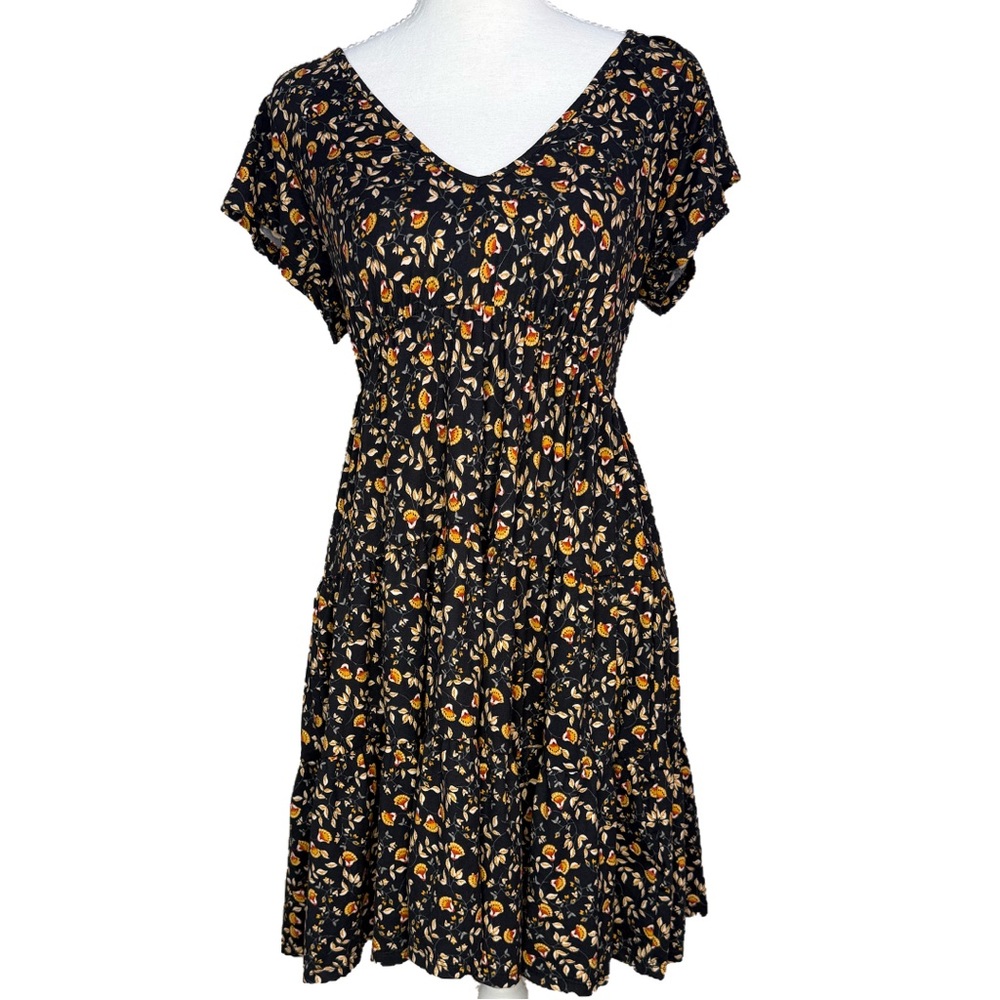 Urban Outfitters Floral Skater Dress 
V-Neck Short Sleeve Size S